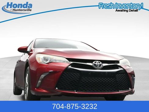 Used 2017 Toyota Camry SE FWD image 19