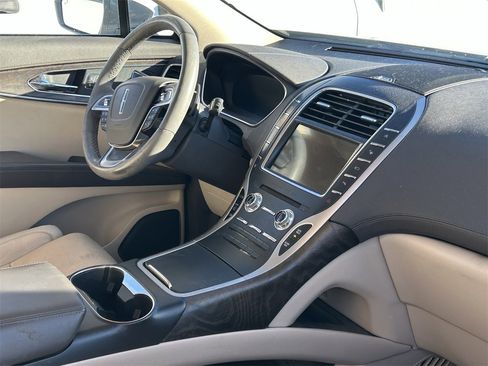 Used 2020 Lincoln Nautilus Reserve w/ Equipment Group 201A image 7