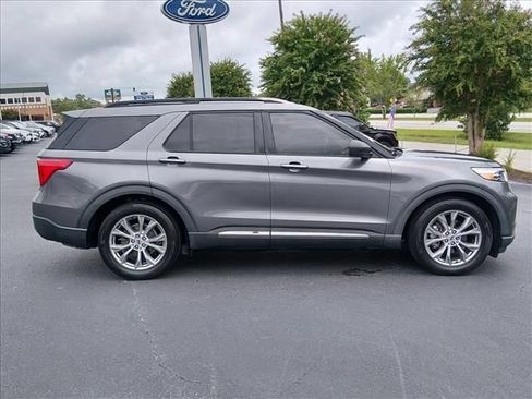 Certified 2021 Ford Explorer XLT w/ Equipment Group 202A RWD image 3