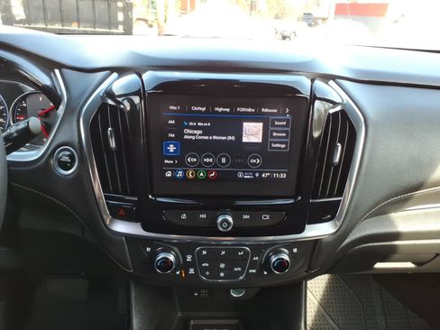 Used 2023 Chevrolet Traverse Premier image 16