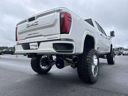 Used 2024 GMC Sierra 2500 Denali w/ Denali Reserve Package AWD/4WD image 11