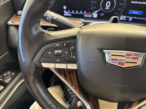 Used 2023 Cadillac Escalade Premium Luxury AWD/4WD image 31