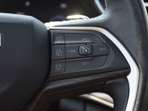 Used 2022 Jeep Grand Cherokee L Limited AWD/4WD image 16