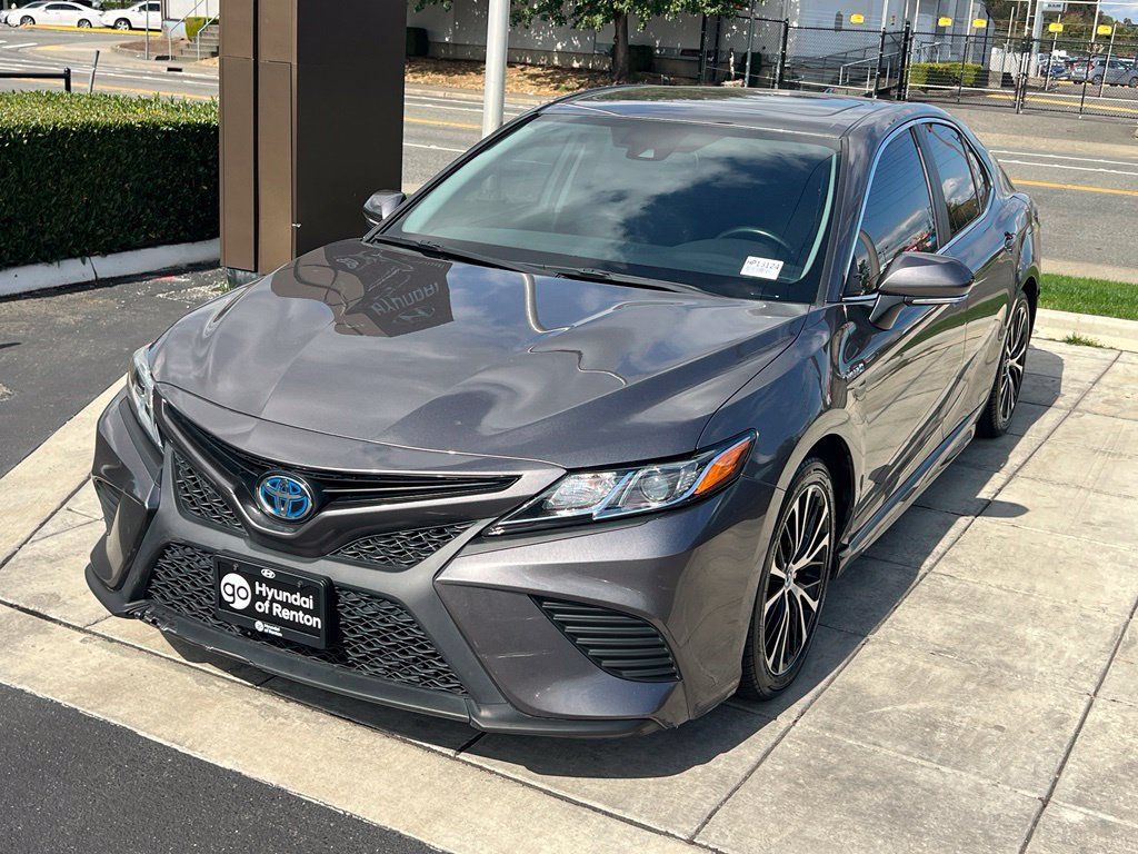 Used 2019 Toyota Camry SE w/ Audio Package FWD image 5
