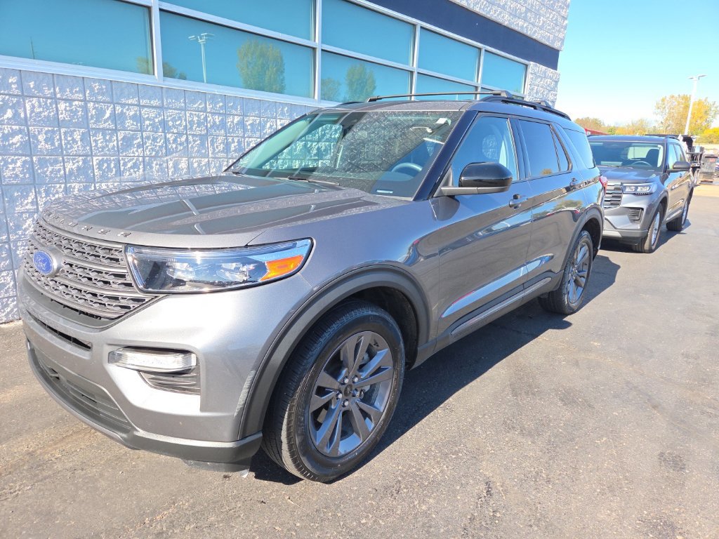 Used 2024 Ford Explorer XLT w/ Equipment Group 202A AWD/4WD image 1