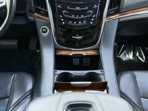 Used 2017 Cadillac Escalade Premium Luxury image 20