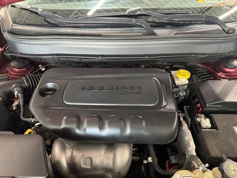 Used 2019 Jeep Cherokee Latitude Plus w/ Cold Weather Group AWD/4WD image 6