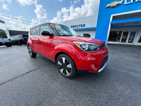Used 2018 Kia Soul + FWD image 3