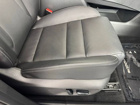 Used 2025 Nissan Rogue SL w/ Tech Package FWD image 45