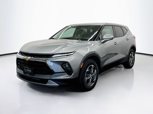 Used 2026 Chevrolet Blazer LT FWD image 3