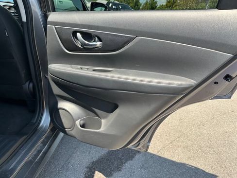Used 2019 Nissan Rogue SV FWD image 22