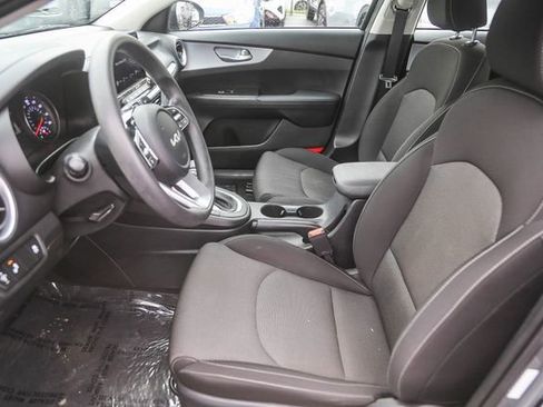 Certified 2022 Kia Forte LXS w/ LXS Technology Package image 18