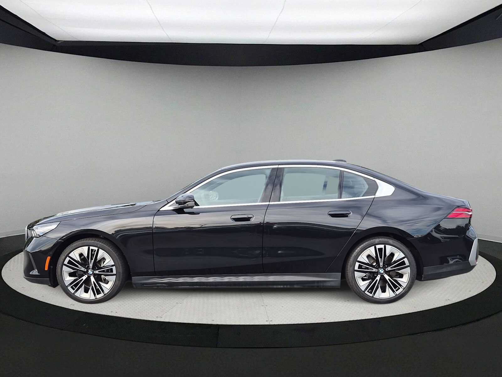 Used 2026 BMW i5 eDrive40 w/ Premium Package AWD/4WD image 5