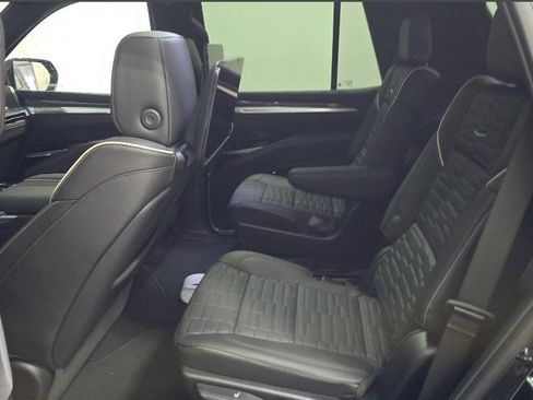 Used 2025 Cadillac Escalade V image 9