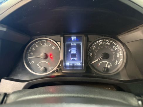 Used 2017 Toyota Tacoma TRD Off-Road AWD/4WD image 24