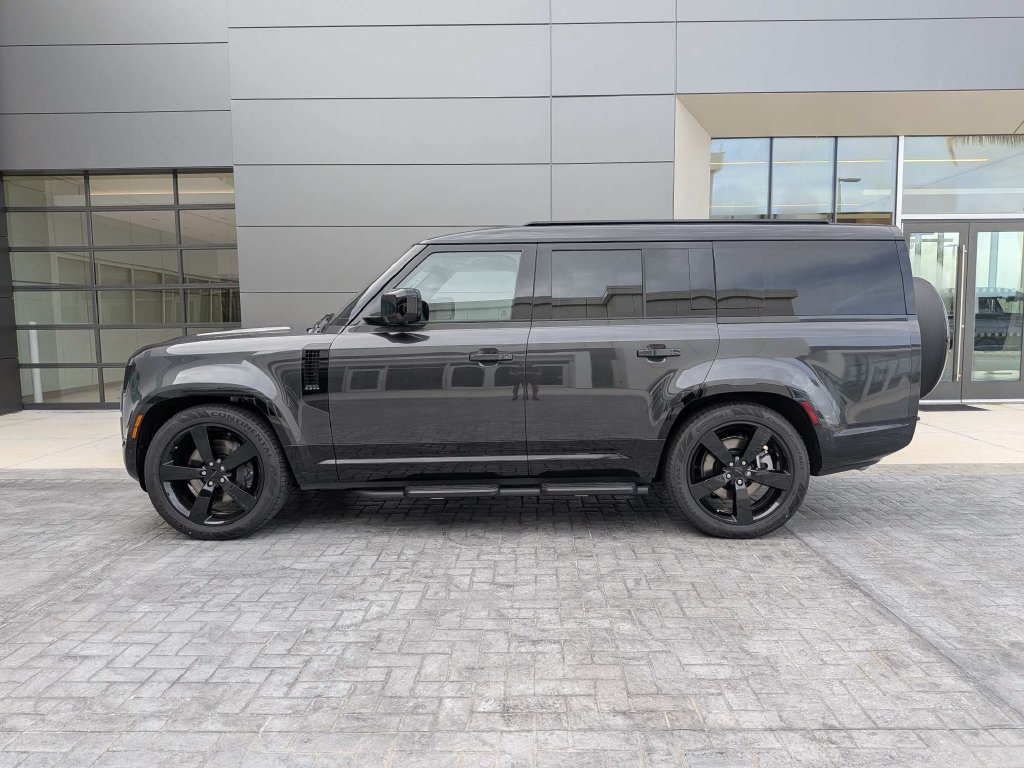 New 2026 Land Rover Defender 130 X-Dynamic SE AWD/4WD image 2