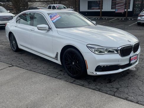 Used 2016 BMW 750i xDrive image 7