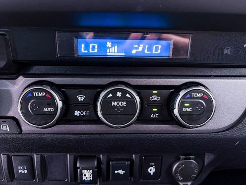 Used 2021 Toyota Tacoma TRD Off-Road AWD/4WD image 19