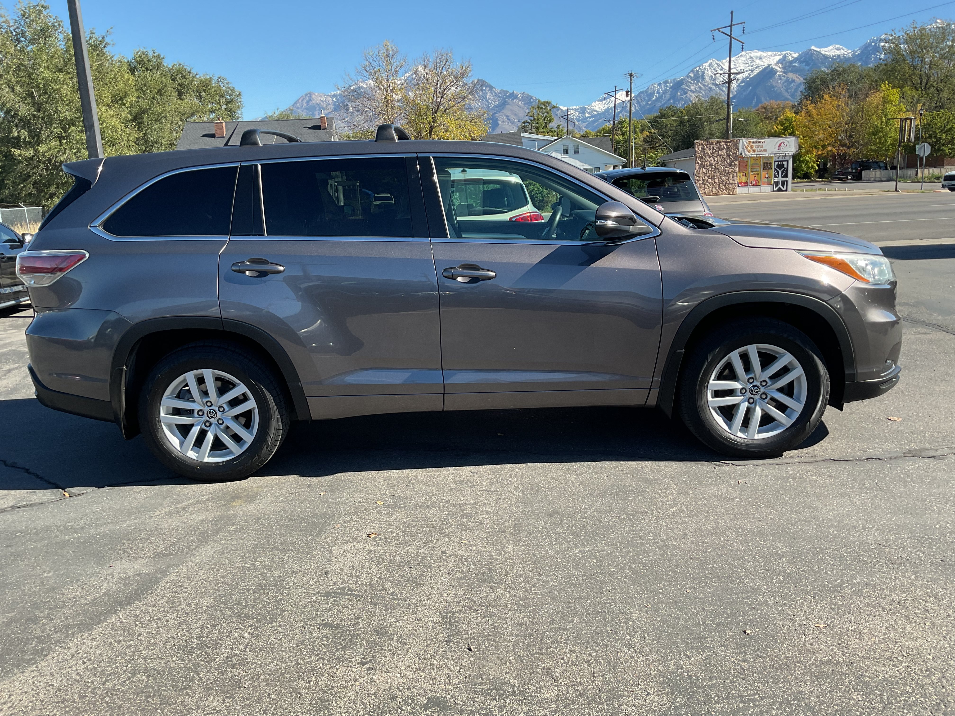 Used 2016 Toyota Highlander LE AWD/4WD image 4