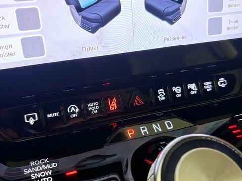New 2026 Jeep Grand Wagoneer Summit AWD/4WD image 32