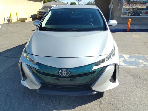 Used 2017 Toyota Prius Prime Plus image 4