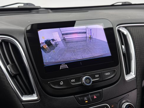 Used 2020 Chevrolet Malibu LT FWD image 23