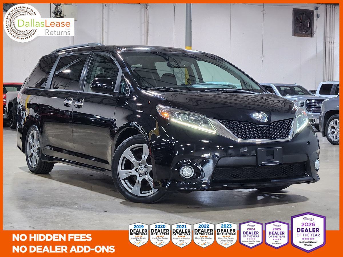 Used 2017 Toyota Sienna SE FWD image 1