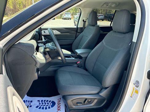 Used 2025 Ford Explorer Active AWD/4WD image 19