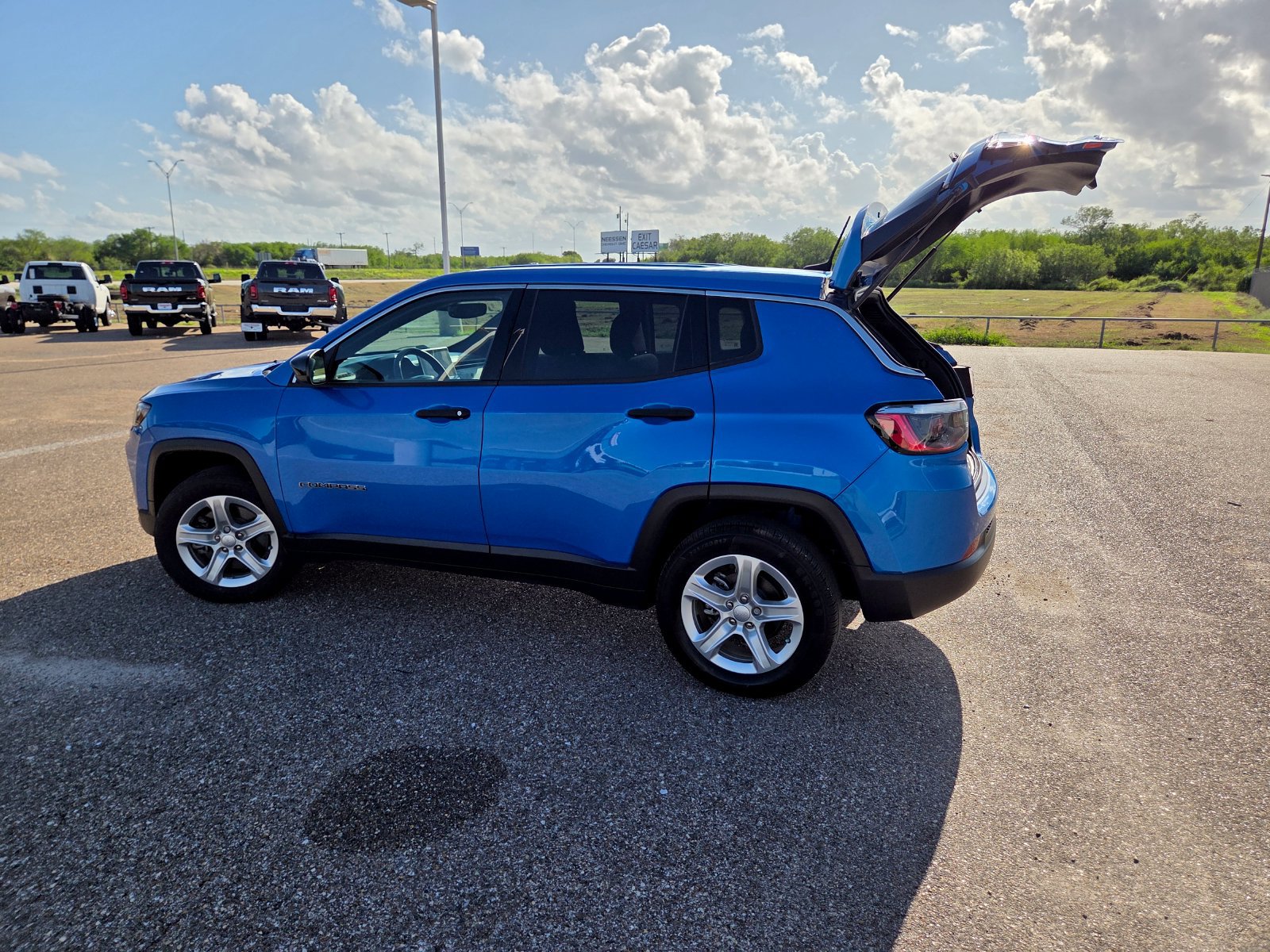 Used 2023 Jeep Compass Sport AWD/4WD image 25