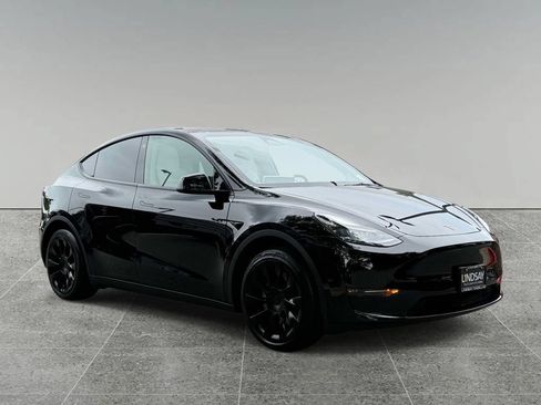 Used 2023 Tesla Model Y Long Range AWD/4WD image 9