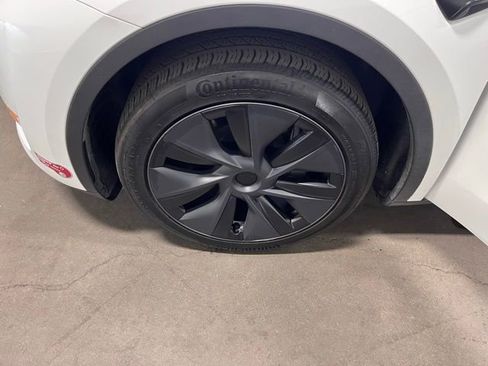 Used 2024 Tesla Model Y Long Range image 27