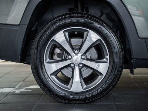 Used 2019 Jeep Cherokee Limited w/ Trailer Tow Group image 22