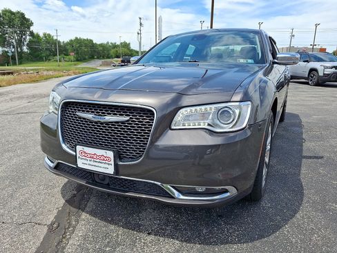 Used 2018 Chrysler 300 Limited w/ Safetytec Plus Group AWD/4WD image 5