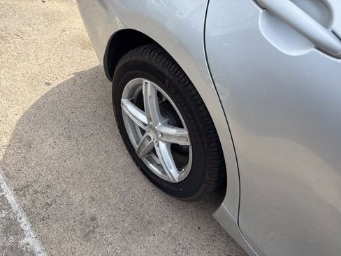 Used 2010 Toyota Camry LE image 7