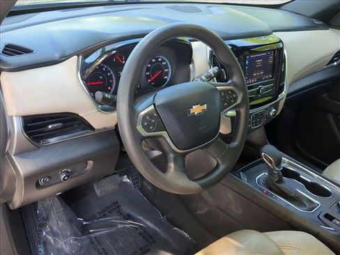 Used 2023 Chevrolet Traverse LS FWD image 10