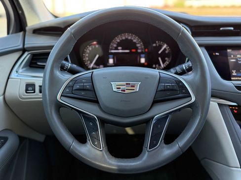 Used 2017 Cadillac XT5 Luxury w/ Driver Awareness Package image 24