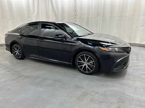 Used 2024 Toyota Camry SE FWD image 1