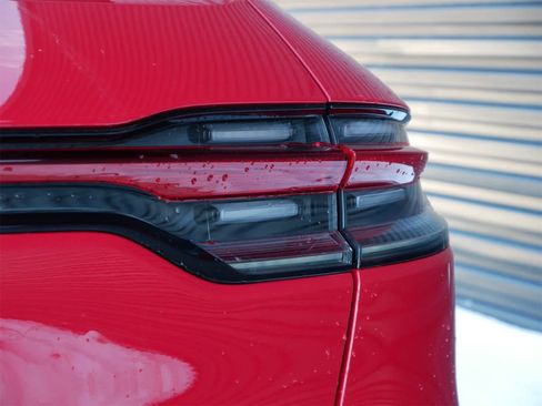 Used 2023 Porsche Macan Turbo image 8