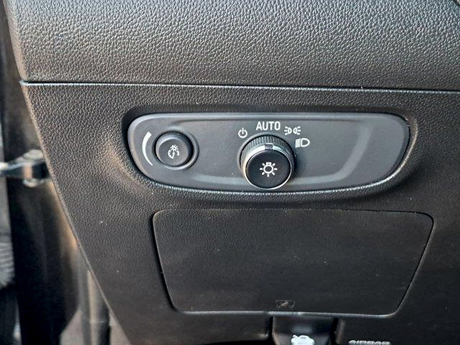 Used 2024 Buick Encore GX Preferred w/ Comfort Package FWD image 17