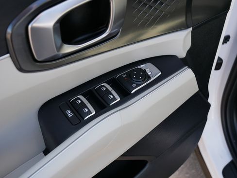 Certified 2025 Kia Sorento S w/ Panoramic Sunroof Package image 19