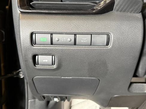 Used 2020 Nissan Sentra SV image 16