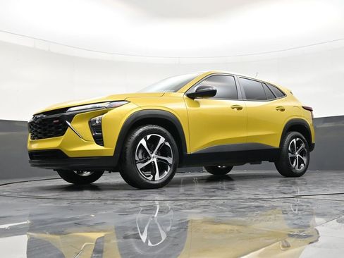 Used 2024 Chevrolet Trax RS w/ Sunroof Package image 22