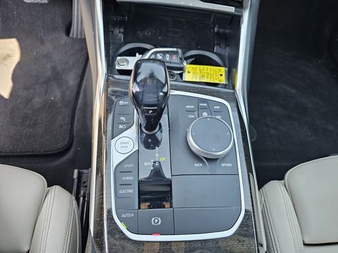 Used 2021 BMW 330e w/ Convenience Package image 25