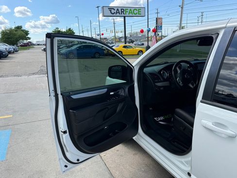 Used 2019 Dodge Grand Caravan GT FWD image 19