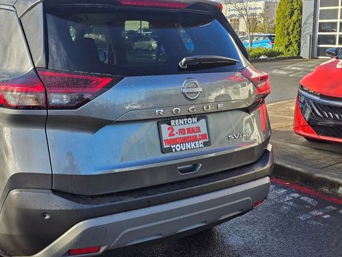 Used 2023 Nissan Rogue SV image 10
