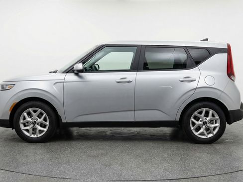 Used 2025 Kia Soul LX w/ LX Technology Package image 5