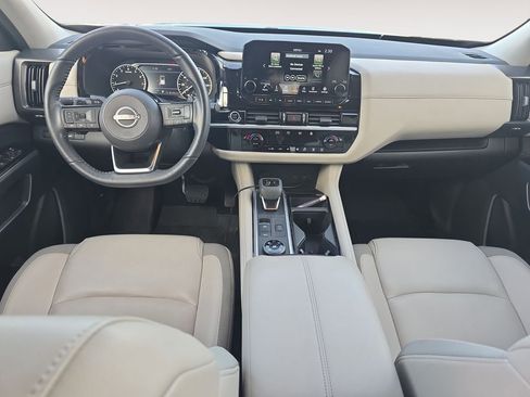 Used 2024 Nissan Pathfinder SL image 10