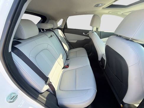 Used 2023 Hyundai Kona Limited FWD image 27