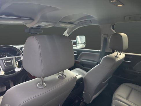 Used 2018 GMC Sierra 1500 SLT image 25