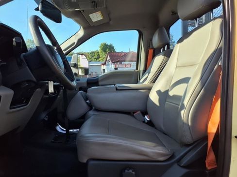 Used 2019 Ford F550 2WD Regular Cab Super Duty image 8